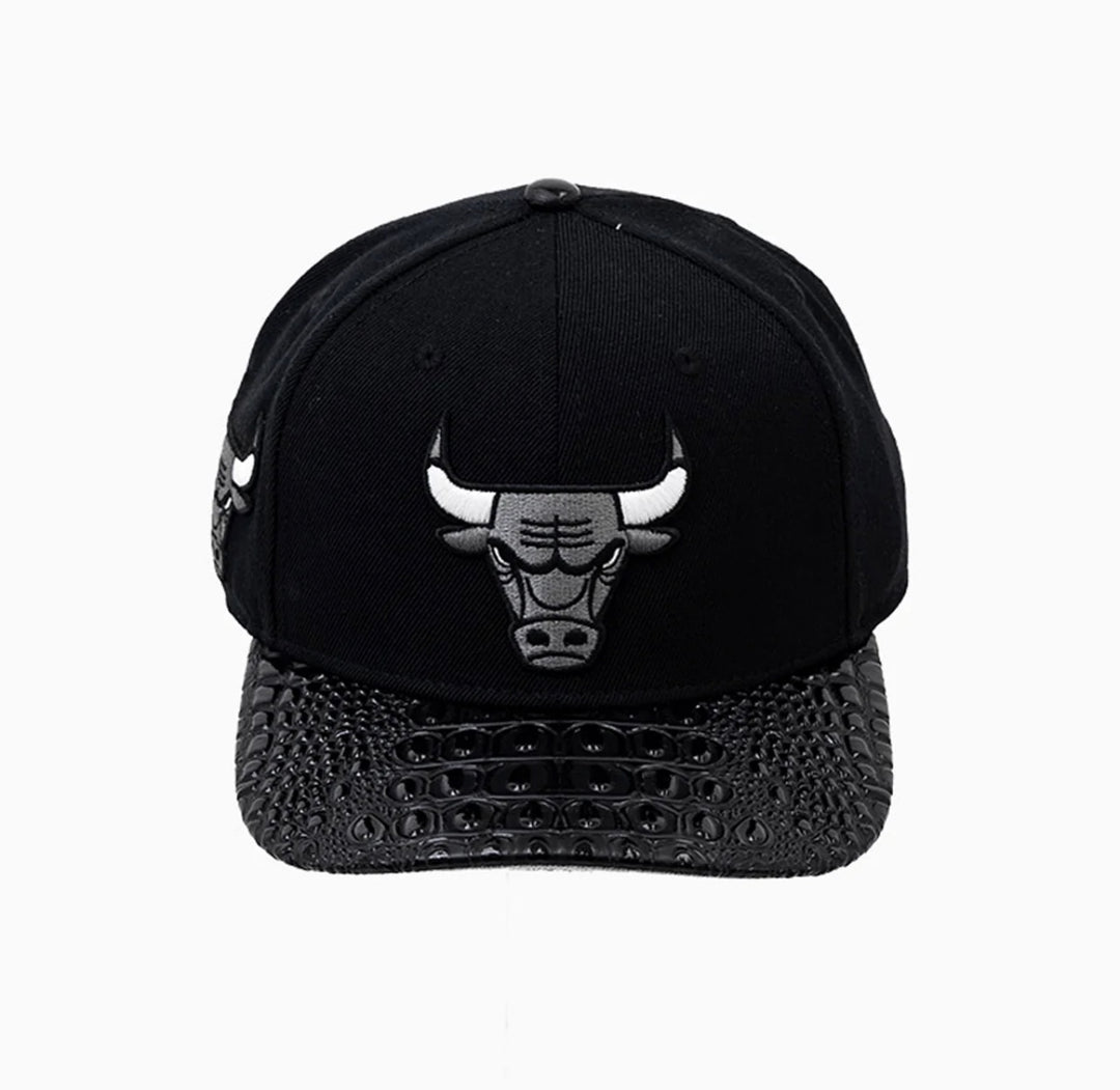 Chicago Bulls leather brim snapback hat