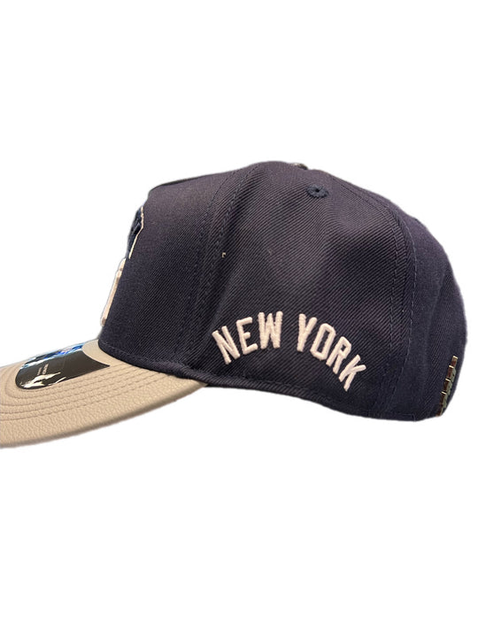 NY Yankees pinch front leather SnapBack