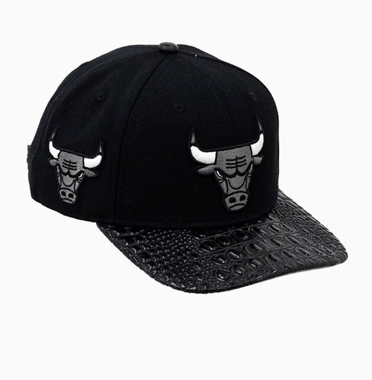 Chicago Bulls leather brim snapback hat