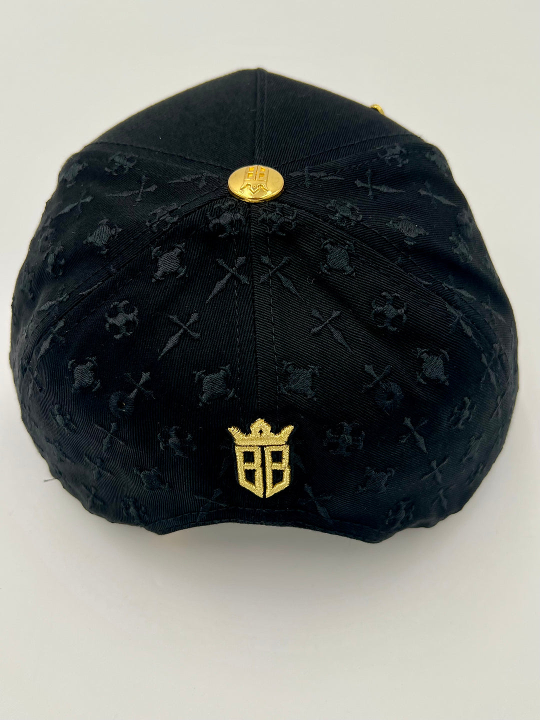 Black & gold LA snapback hat